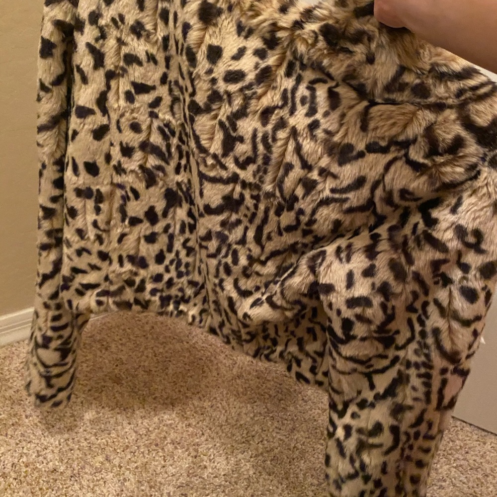 Bebe leopard short jacket 🧥 - Picture 2 of 4